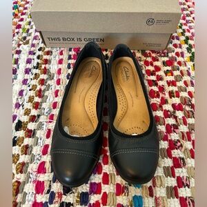 NWT, Clark's Meadow Opal Flats, Black, Size 8.5